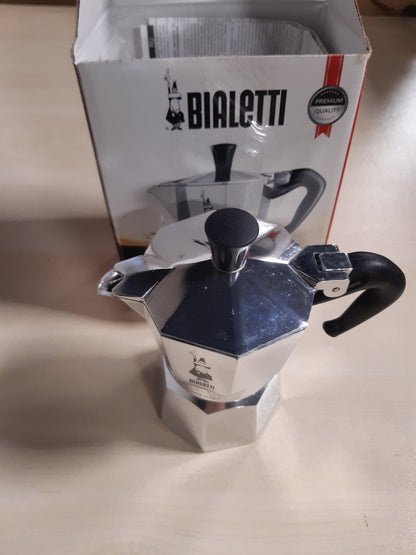 147351 - BIALETTI Makinë Kafeje Moka Express për 2 Filxhanë, me Dorezë Kundër Djegies, Jo e Përshtatshme për Induksion, Kapaciteti 90ml, Materiali Alumini