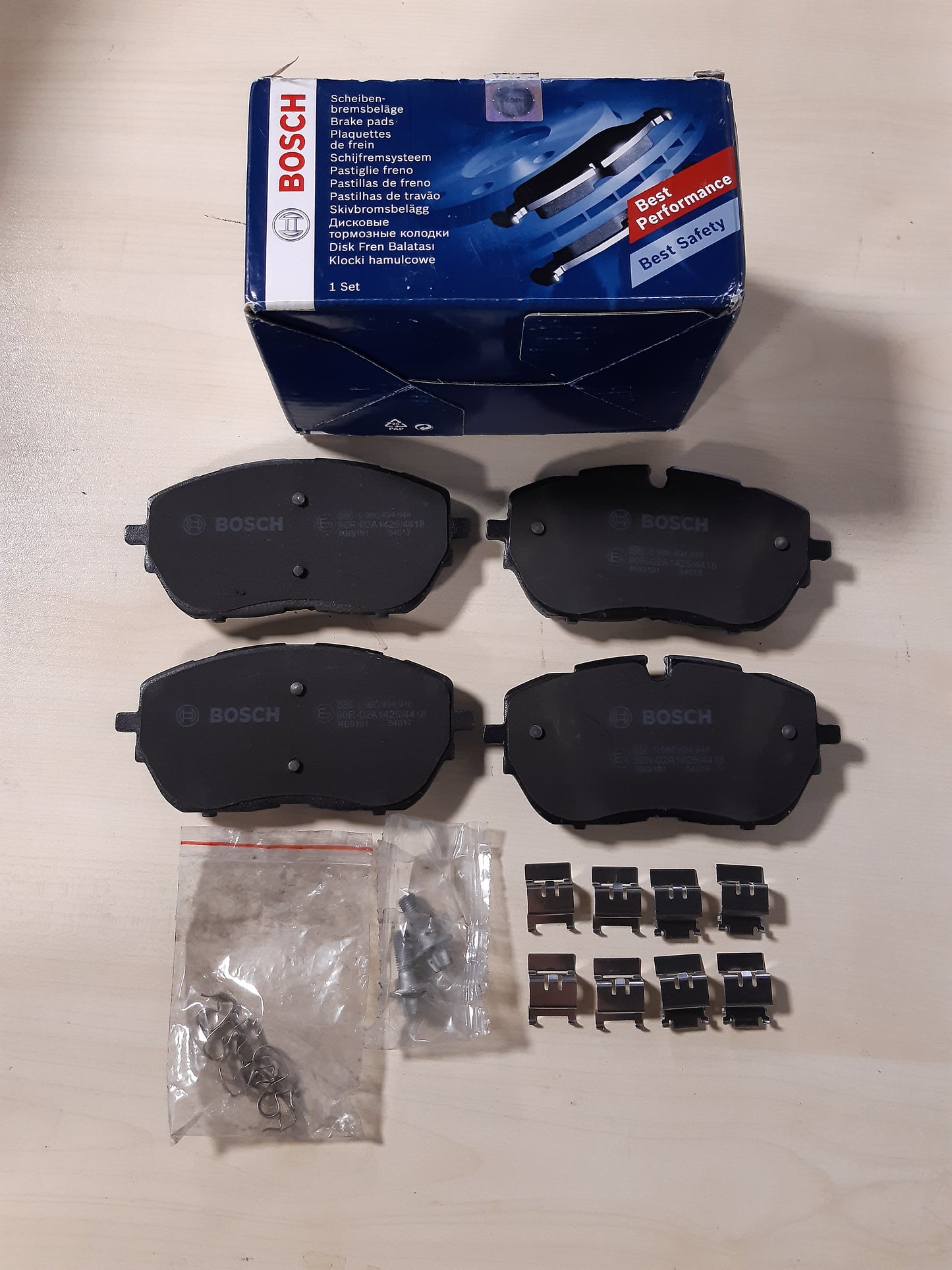 163337 - BOSCH BP1797 - Diska Freni për Makina, Boshti i Përparë, Pa Bakër, ECE-R90 të Certifikuar, 1 Pako me 4 Disqe, Përfshin Aksesore