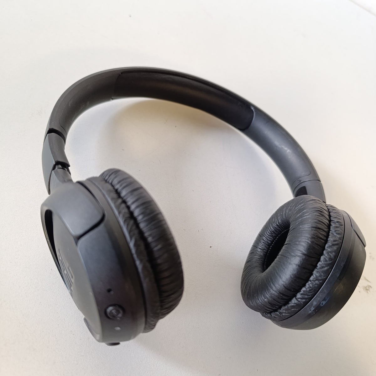 268118 - JBL TUNE 510 BT – Kufje Bluetooth On-Ear – Të zeza – Kufje të palosshme – Jetëgjatësi e baterisë deri në 40 orë