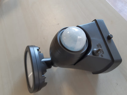 183638 - BRENNENSTUHL Dritë LED LUFOS pa Tel, me Bateri dhe Detektor Lëvizjeje, 8 LED, 440 Lumen, për Jashtë IP44