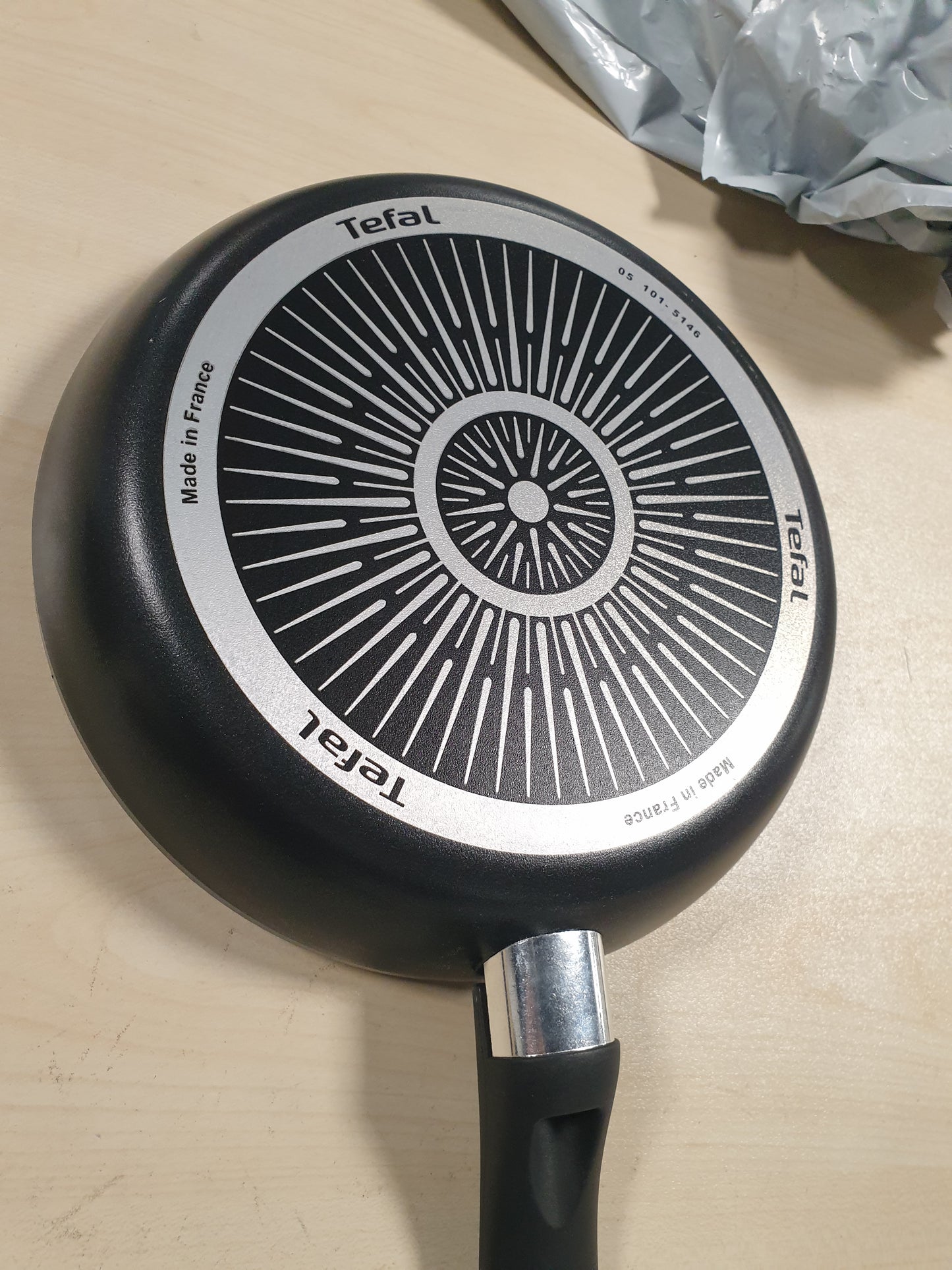 251939 - TEFAL Tigan 24 cm, shtresë jo ngjitëse me grimca titaniumi, termo-sinjal në temperaturën ideale të skuqjes, i sigurt për lavastovilje, C38804