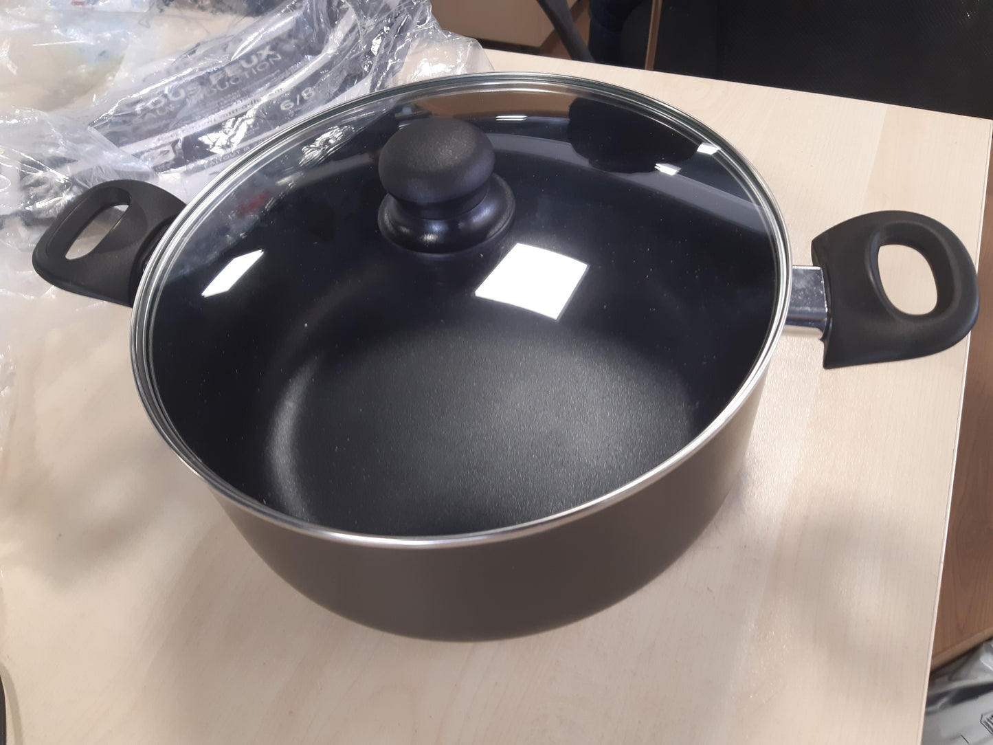 209020 - CREALYS 529423 Tigan Alumini i Presuar, Diametri 28 cm, Gri i Errët, Dorëza Rezistente ndaj Nxehtësisë, Shtresë Jo-Ngjitëse e Zezë, Kapak Qelqi me Avull, i Përshtatshëm për të Gjitha Llojet e Sobave, Përfshirë Induksionin