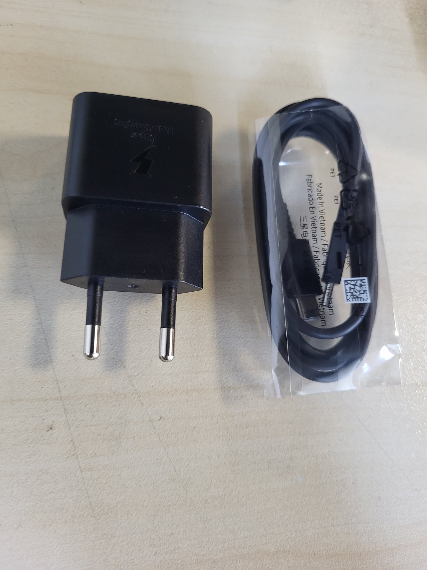 269151 - SAMSUNG Adaptues i shpejtë karikimi 15 vat USB Type-C, karikues me kabllo të dhënash, i zi