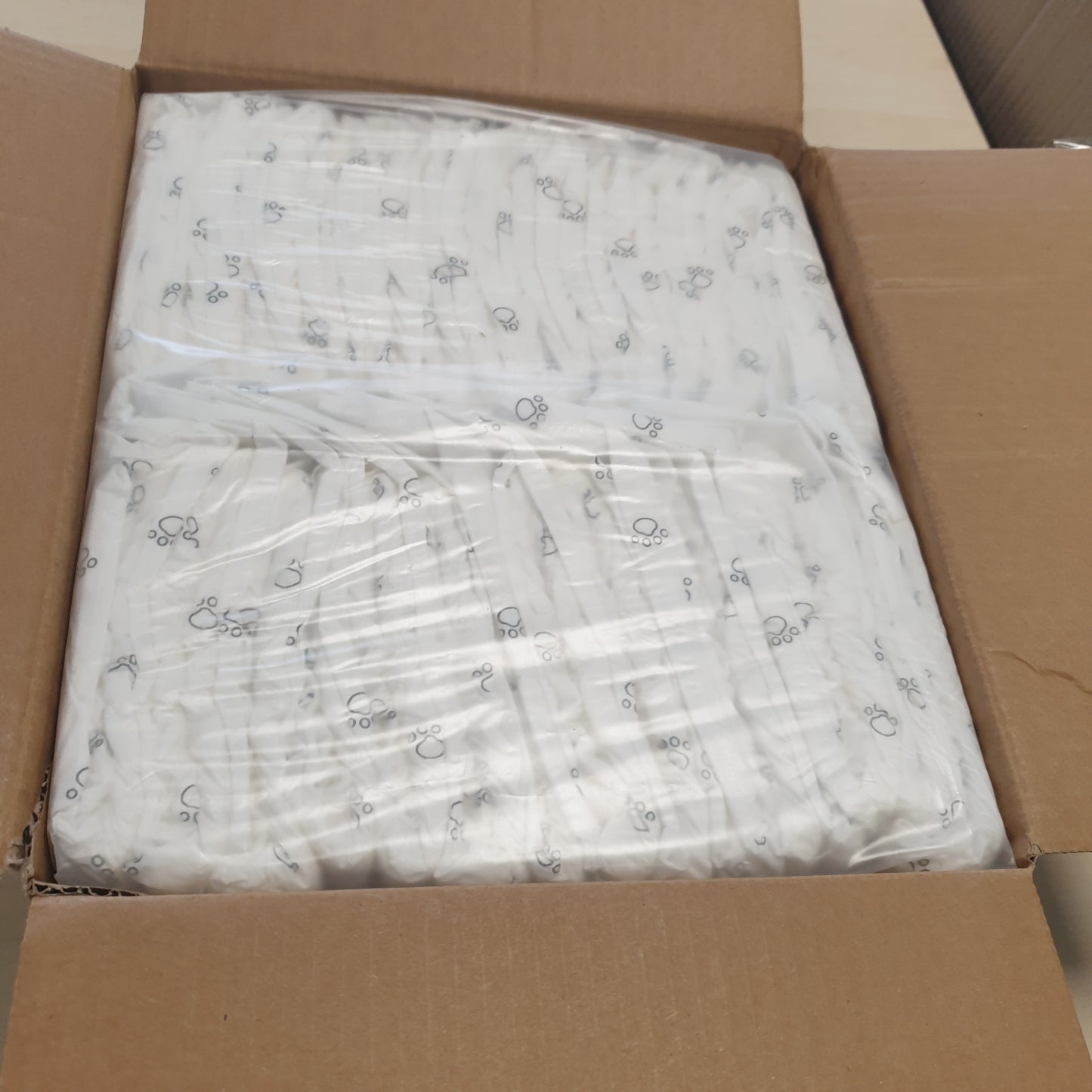 261620 - AMAZON BASICS Pelena për qen meshkuj, të mesme (30 copë), të bardha