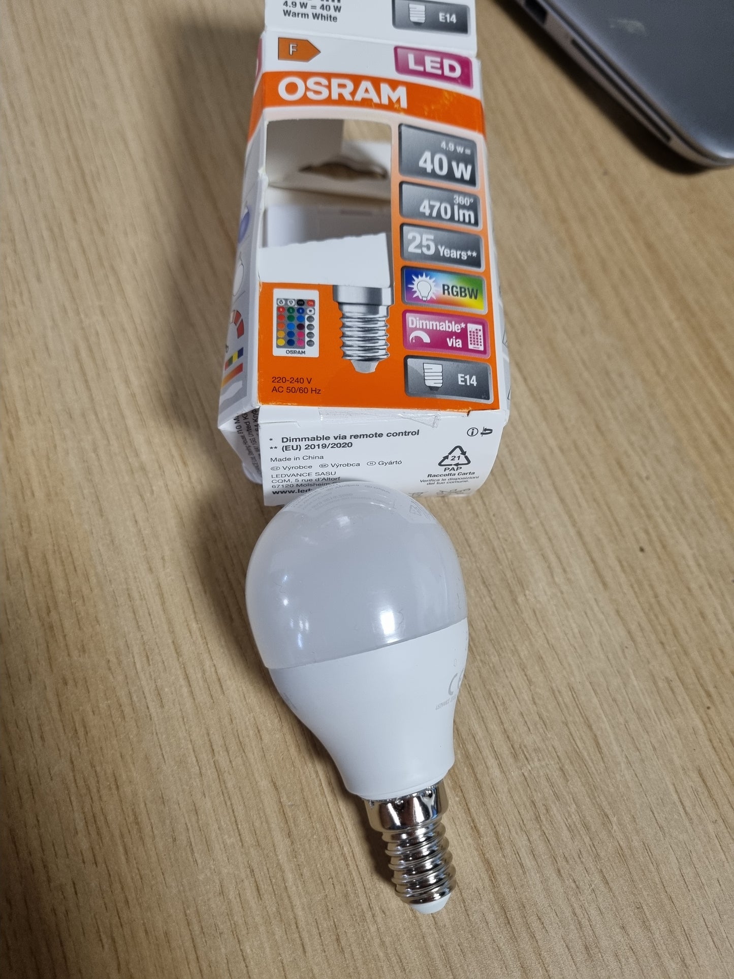224801 - OSRAM Llampa LED E14, E bardhë e ngrohtë 2700 K, 4.9 W, ekuivalente me 40 W, LED RGBW me telekomandë