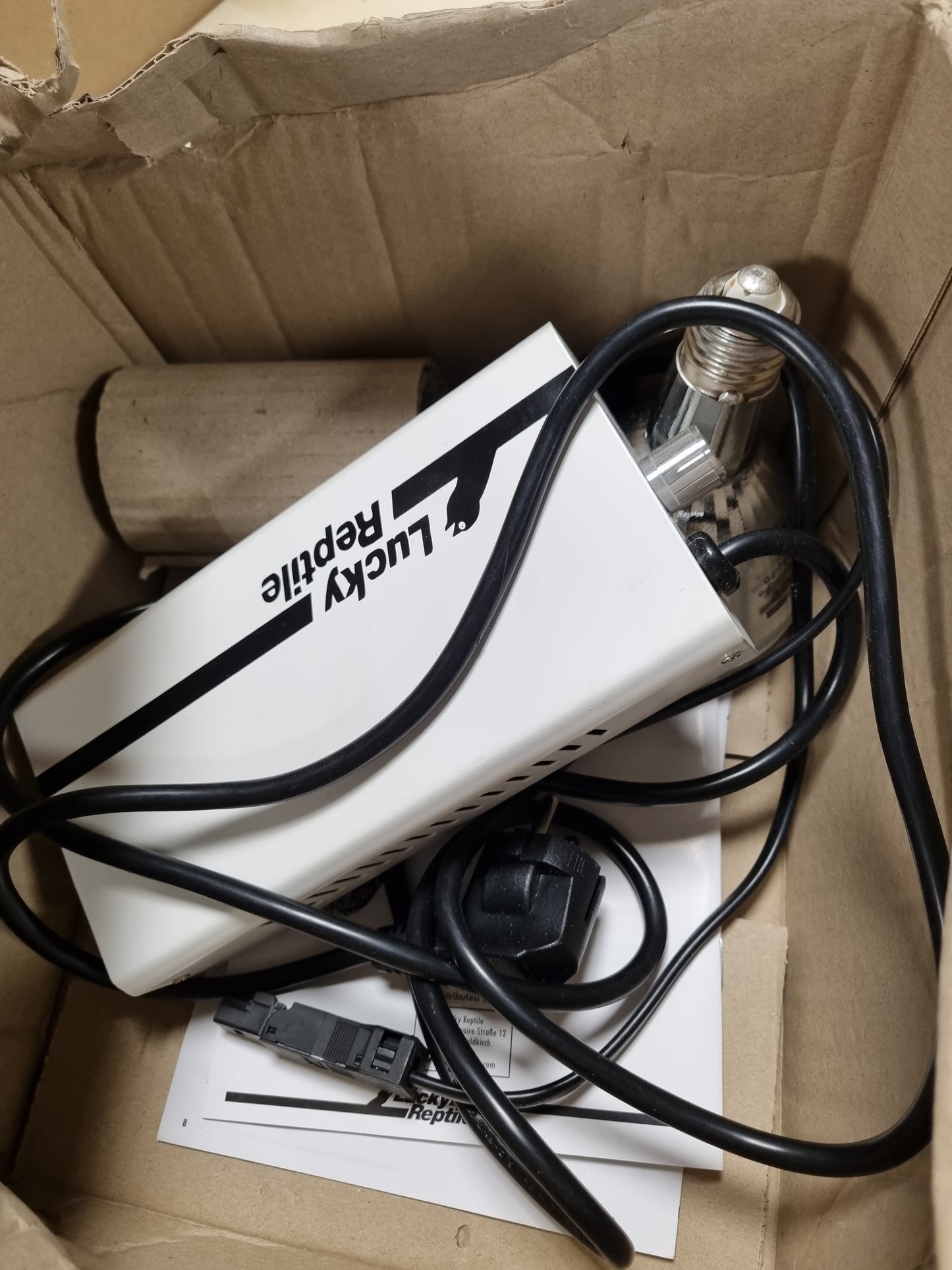 199040 - LUCKY REPTILE Set i Plotë Bright Sun UV Jungle - Llambë Halide Metalike 70W me Prizë dhe Balast - Llambë Ngrohëse për Reptile me Prizë Qeramike Rezistente ndaj Nxehtësisë, 1 copë (1 Pako)