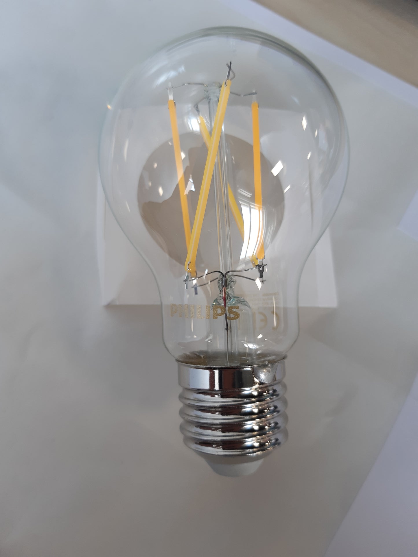 225101 - PHILIPS Llambë filamenti LED Classic E27 60W, shkëlqim të ngrohtë, llambë me errësim, transparente
