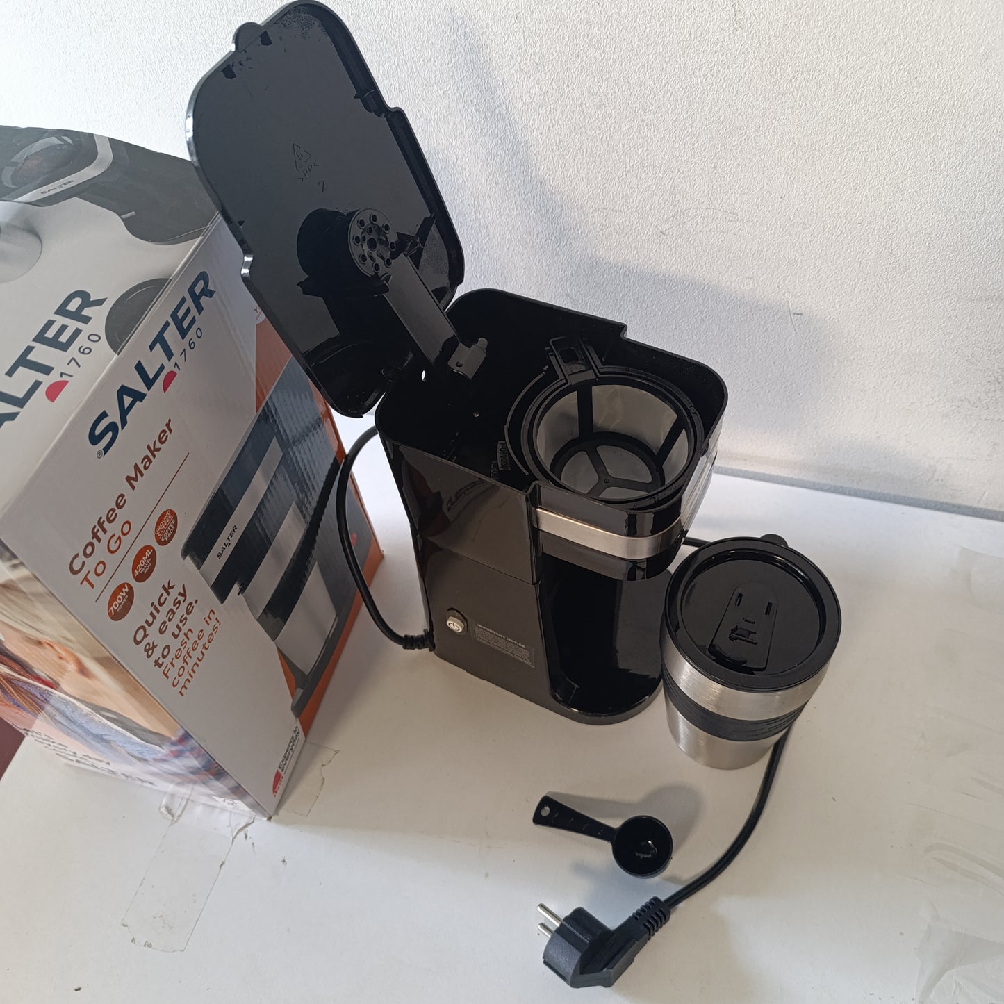 214198 - SALTER Makinë kafeje me një filxhan, përfshin një filxhan udhëtimi prej çeliku inox 420ml, përgatit kafe për 3-4 minuta