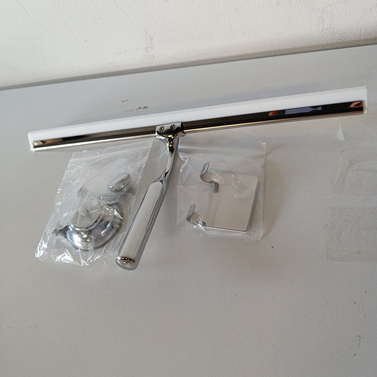 197531 - ZINDOO Shpërndarëse Dushi prej Çeliku Inox, Shpërndarëse Uji Shtëpiake për Pastrimin e Dritareve të Banjës, Madhësi 35 x 17 cm
