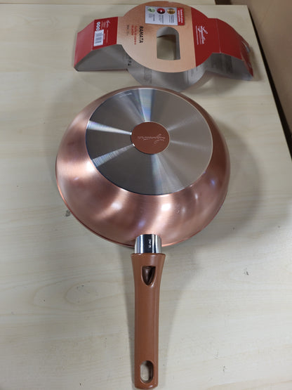 214521 - LAGOSTINA Wok alumini jo-ngjitës × 28 cm me efekt bakri të jashtëm, tenxhere me gaz dhe furrë, veshje e lehtë me titani, dorezë ergonomike bakeliti
