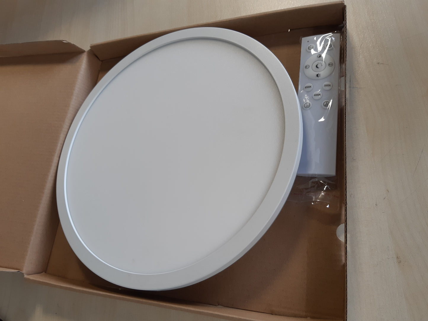 214409 - Dritë tavani LED, dritë tavani e sheshtë me errësim dhe telekomandë, 3000 K - 6500 K, CRI ≥ 80, IP54 rezistente ndaj ujit, 24W/2160LM.