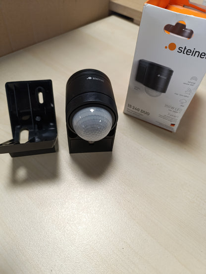 167416 - STEINEL Detektor Lëvizjeje IS 240 DUO i Zi me Sensor 240°, Rreze Veprimi 12 m, Për Brendshme dhe Jashtme, Përfshirë Mbështetëse Muri Këndore, Madhësia 100 x 60 x 90 mm