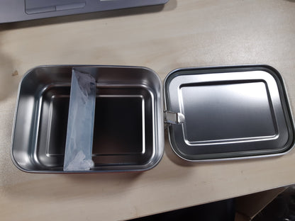 219132 - WENCO Kuti dreke prej çeliku inox, me 2 ndarje, kapacitet 850 ml, e papërshkueshme nga uji, e sigurt për lavastovilje, përfshirë unazë rezervë silikoni, 18.5 x 14 x 5.5 cm, argjend