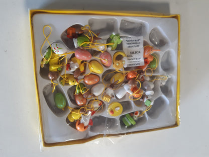 229682 - com-four® - Set 34-pjesësh me figura druri të Pashkëve - deri në 4 cm - dekorime prej druri për Pashkë - figura druri për t'u varur në pemën e Pashkëve