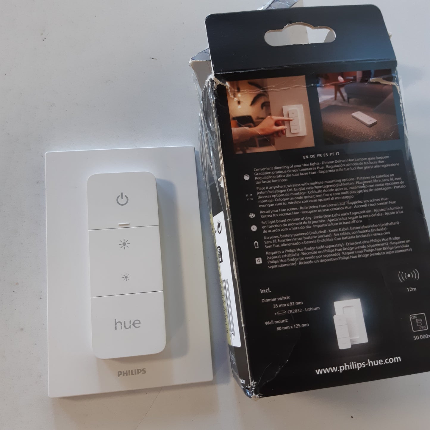 168154 - PHILIPS HUE Ndërprerësi i Ndriçimit për Sistemet e Ndriçimit Hue, Kontroll Inteligjent i Dritave dhe Skenave të Ndriçimit, Pa Tel dhe Pa Instalim, Ngjyra e Bardhë