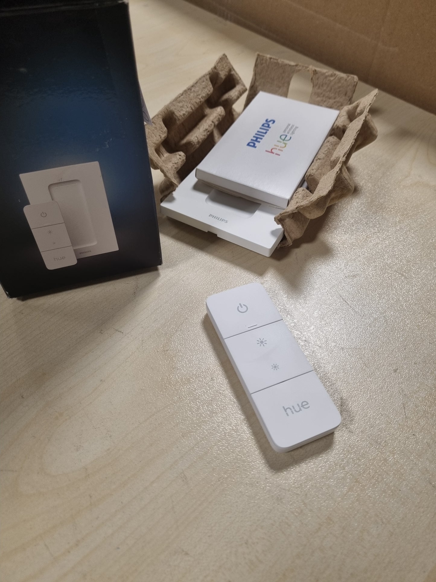 228298 - PHILIPS HUE Ndërprerës ndriçimi inteligjent për sistemet Hue, Ndërrues pa tel, i bardhë
