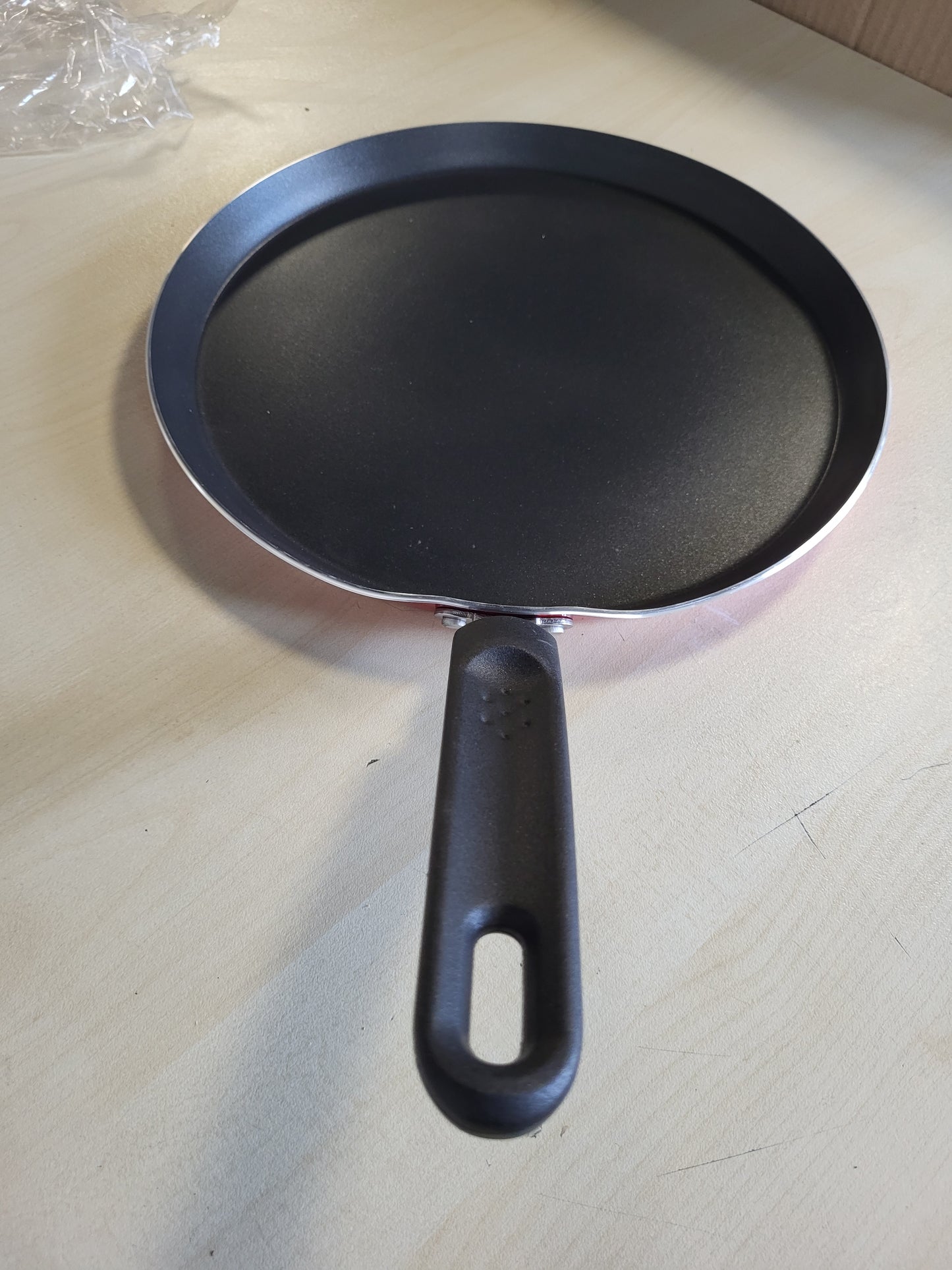 210589 - SITRAM Tigan Crepes 'Cherry' prej Alumini të Shtypur me Diametër 28cm, Ngjyrë e Kuqe Metallizuar, i Përshtatshëm për Të Gjitha Llojet e Induksionit, me Mbulesë Anti-ngjitëse