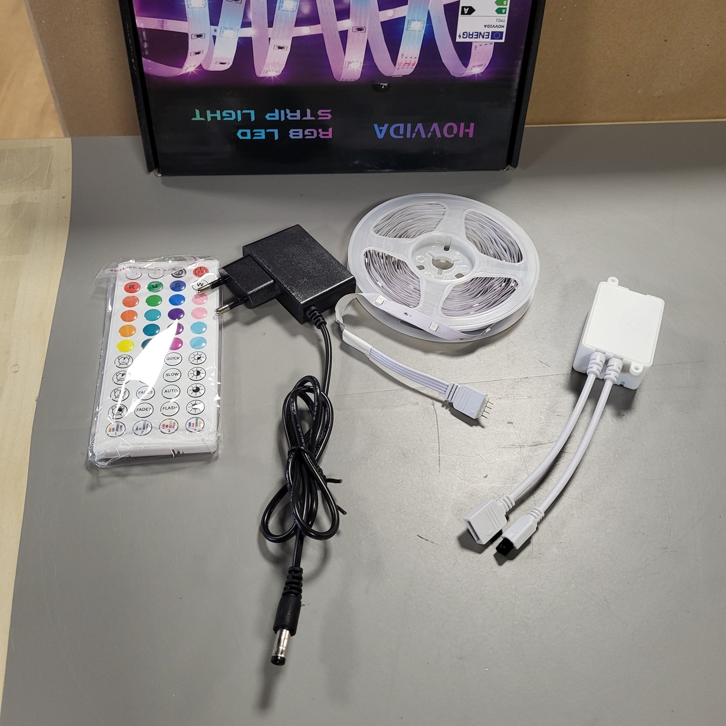 263162 - HOVVIDA Shirit LED 10M, 1x10M, 30 LED/metër, RGB, 300 LED, aplikacion dhe telekomandë, modalitet muzike, modalitet kohe