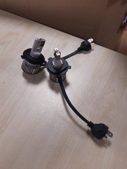 163361 - PHILIPS Ultinon Pro3021 - Llambë LED për makinë (H4), e bardhë e ftohtë 6000K, pako me dy pjesë