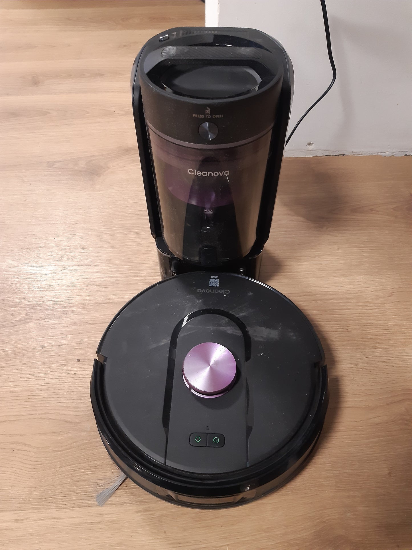 255005 - VEXILAR W15 Fshesë me korrent robot me mapim 10,000Pa, jetëgjatësi baterie 3 orë, zbrazje automatike, pa qese, për qilima/dysheme