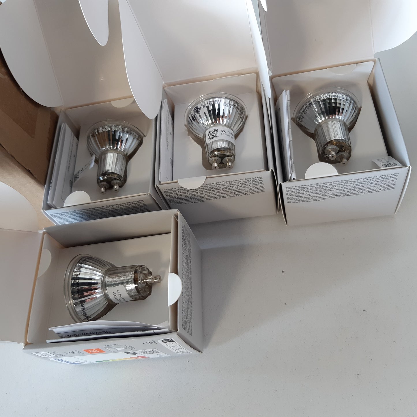 245188 - LEDVANCE SMART+ MATTER Llambë reflektuese LED, 4.9W, 350lm, GU10, dritë me ngjyra dhe dritë e bardhë, pako me 4 copë