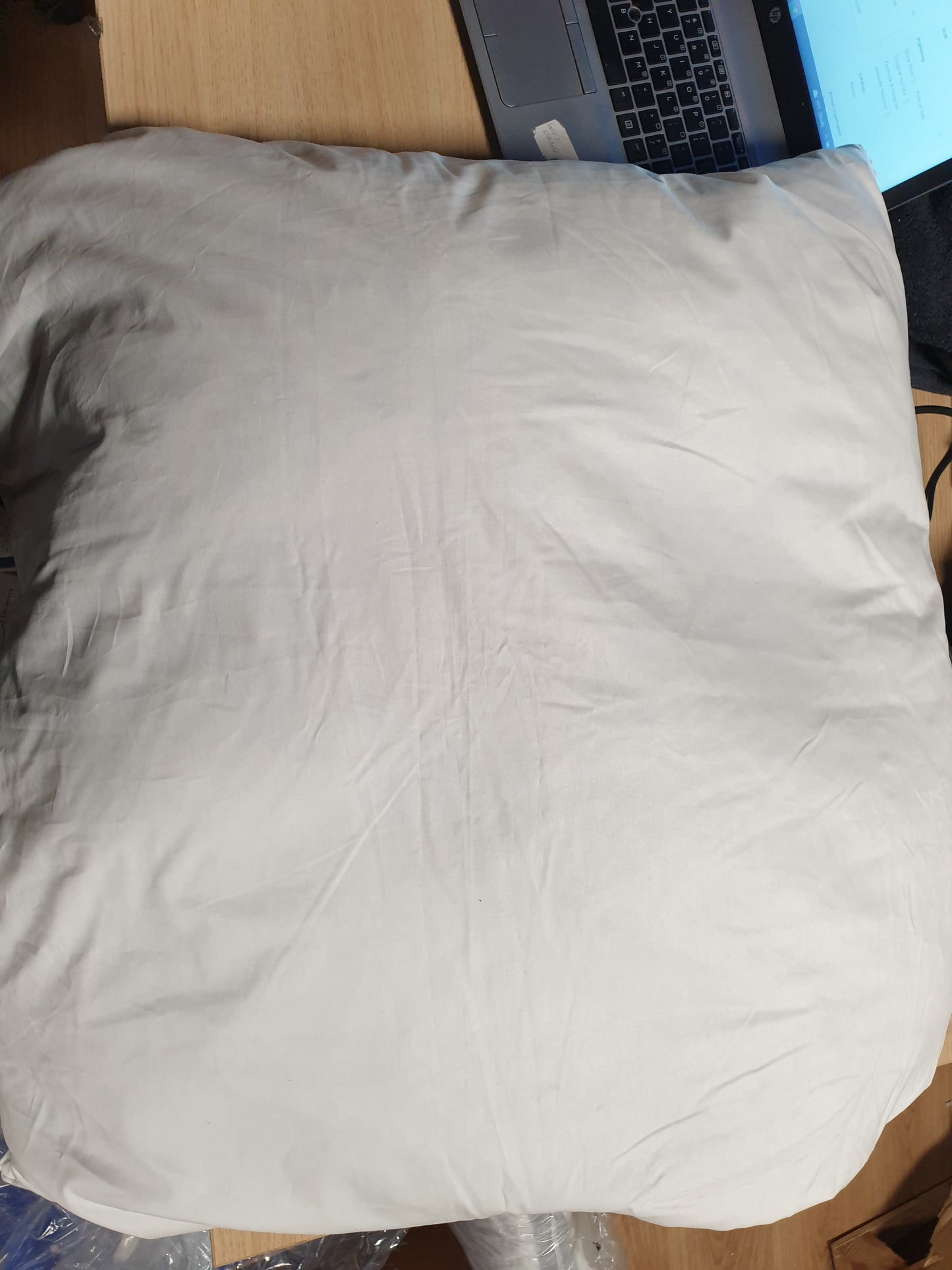 175363 - TRAUMNACHT COMFORT Jastëk me Pupë, Mbushje Gjysmë-Puplash, Cilësi e Lartë, Mbulese Rezistente ndaj Pupës, 100% Pambuk, Çertifikuar Oeko-Tex, Standardet Gjermane të Cilësisë, 80x80cm