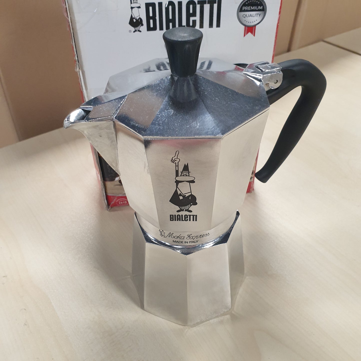 239709 - Bialetti Moka Express Makinë kafeje prej alumini (9 gota), 420 ml, argjend