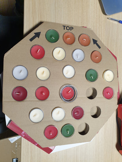 175409 - YANKEE CANDLE Kalendari i Adventit 2025, Seti i Qirinjve Aromatikë me 24 Llamba Çaji dhe 1 Mbajtëse Llambash Çaji, Dhuratë për Gra