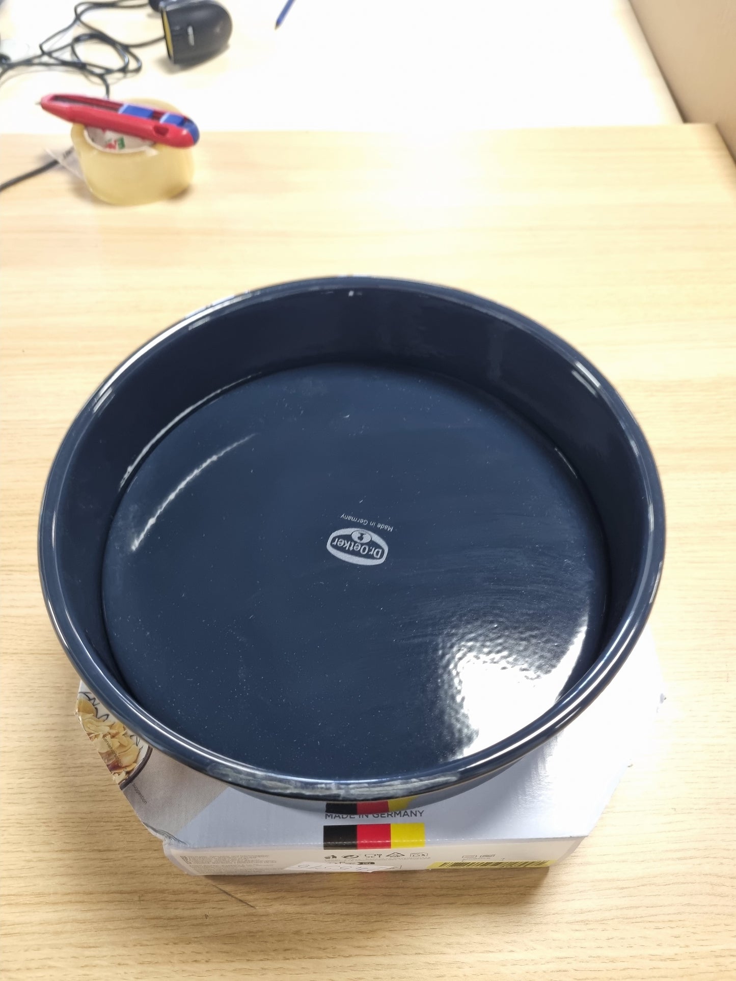 245375 - DR. OETKER Tavë Pjekjeje Baking Love Ø 28 cm, me Bazë të Lëvizshme, rezistente ndaj prerjeve dhe gërvishtjeve