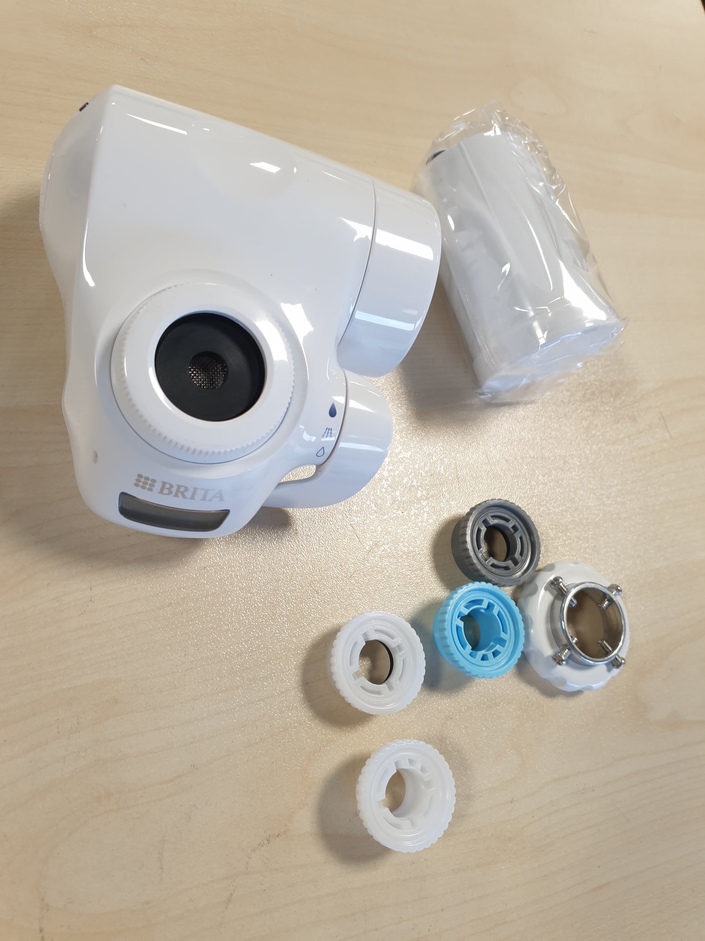 234997 - BRITA SISTEMI I FILTRIMIT TË UJIT ON TAP Pro V-MF, 2 fishekë filtri (600L), 99.99% pa baktere, reduktim PFAS, kohëmatës dixhital LCD me numërim mbrapsht