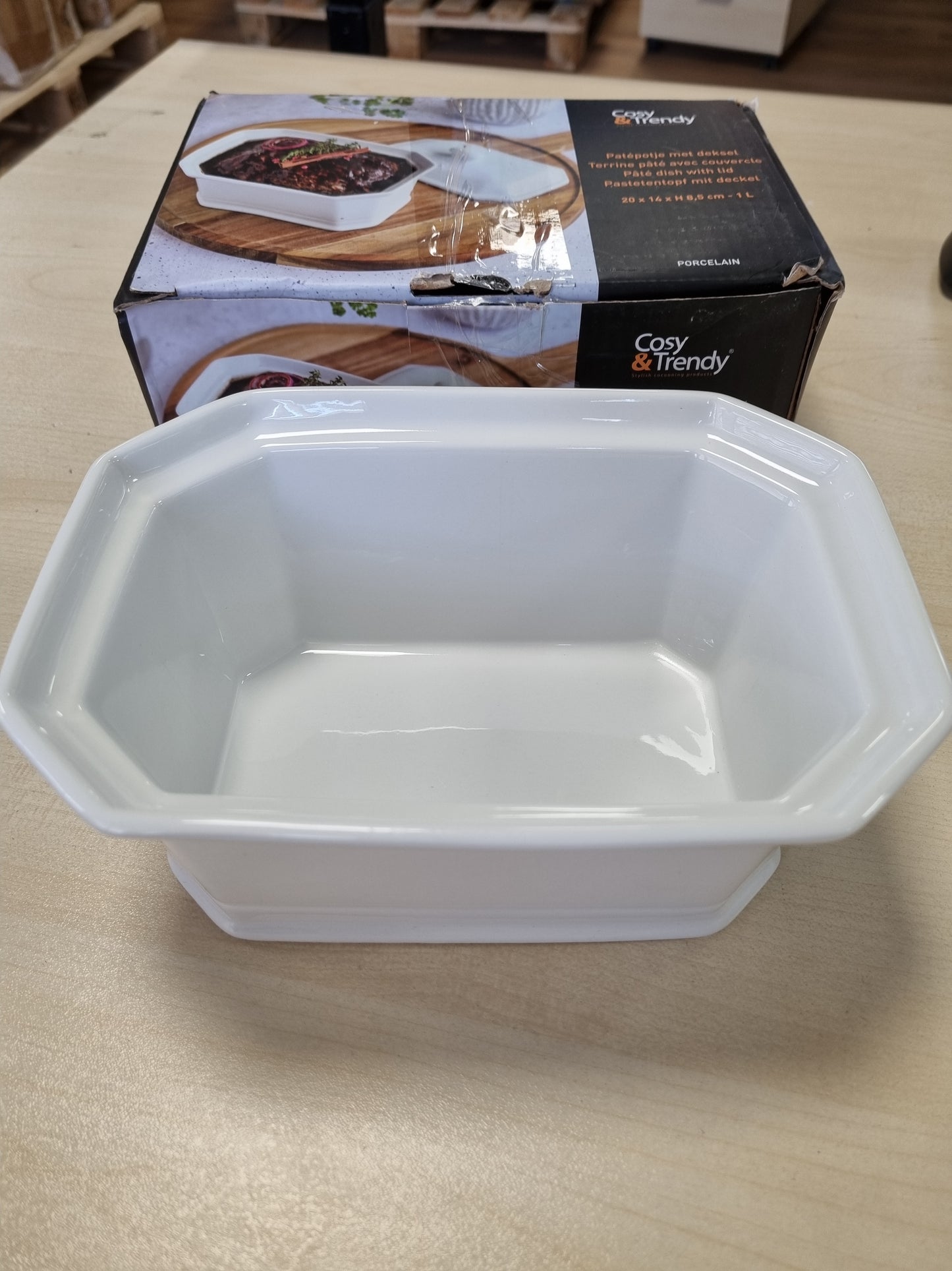 185181 - RH46635 PATE TERRINE - E Bardhë e Butë, Komode dhe në Modë, Përbërë nga Porcelan, Kapacitet 1L