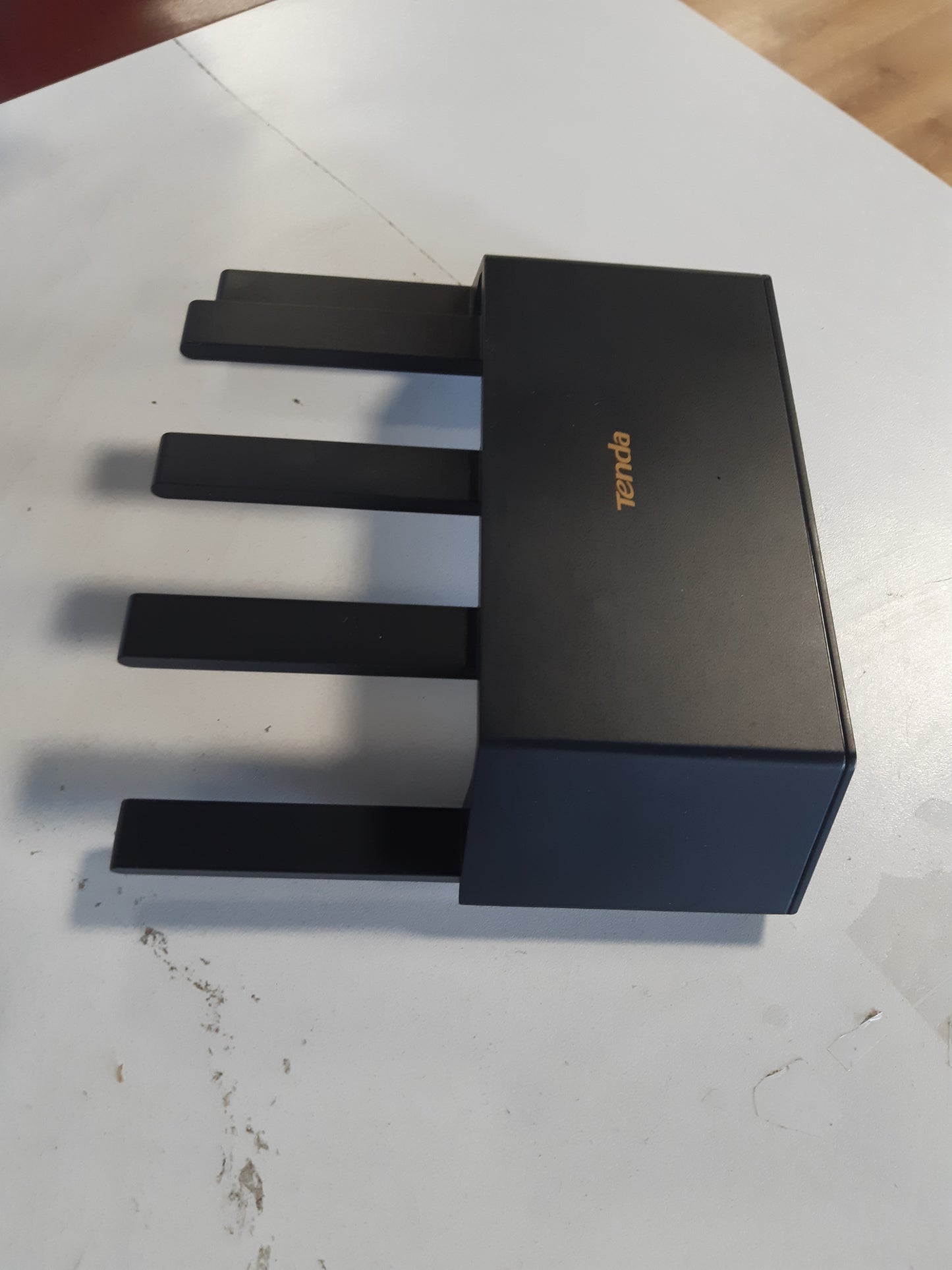 266278 - ROUTER TENDA RX2L PRO AX1500MBPS ME DY BANDA WIFI 6, 1201MBPS/5GHZ DHE 300MBPS/2.4GHZ, 5 ANTENA ME FITIM TË LARTË, 4 PORTA GIGABIT, KONTROLL PRINDËROR, TEKNOLOGJI WIFI+, WPA3, SHPËRNDARJE E NXEHMTËS