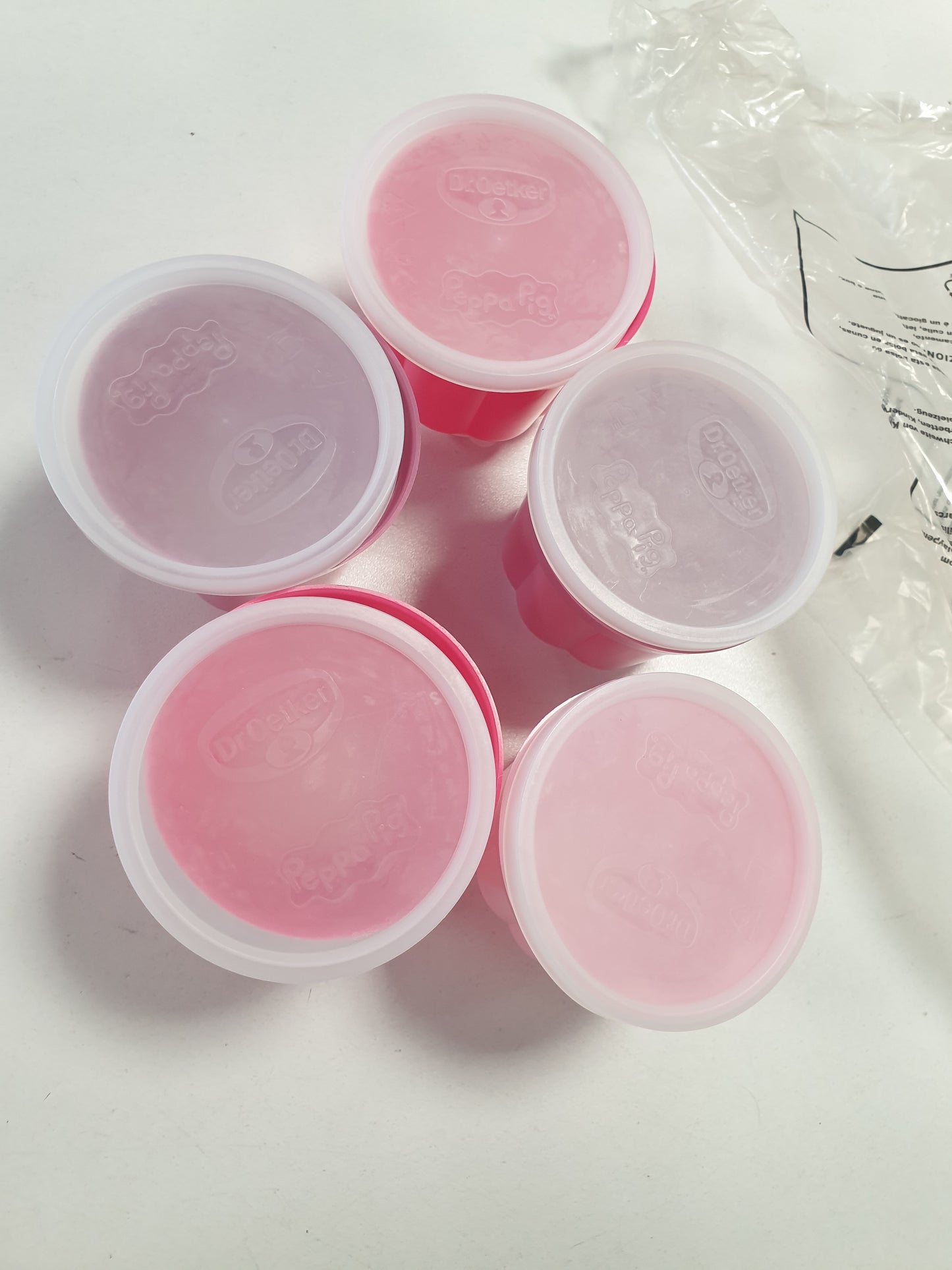 229200 - DR. OETKER Forma për Puding Peppa Pig me 2 Kapakë, 65copë, Rozë, ideale për pjekje me fëmijë dhe tifozë Peppa Pig