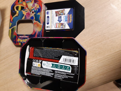 141553 - Pokémon: Charizard Mega Box – Y-ex Charizard Mega Charizard (4 paketa përforcuese dhe 1 kartë promo me shkëlqim).