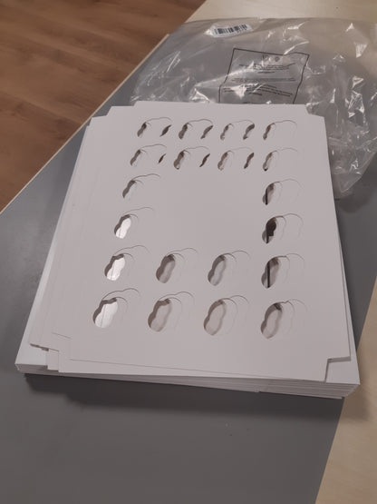 227476 - Kuti Mini për Kekë PREMIUM LARRYROO me Dritare Shikimi për 24 Kekë, Ultra të Bardha, 24 Vrima, 10 Copë