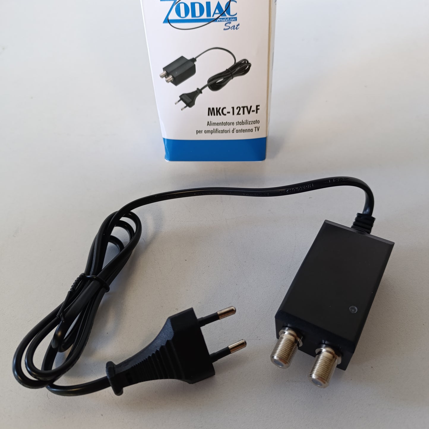 267090 - ZODIAC Furnizim me energji CATV 12VDC 450mAh me lidhës të tipit F, efikas dhe i besueshëm për pajisjet televizive kabllore