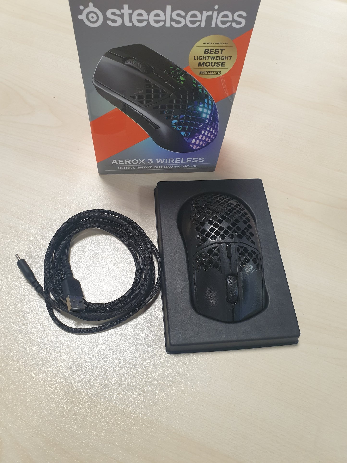 266160 - STEELSERIES Aerox 3 Wireless - Maus për Lojëra RGB me Vrima, Dizajn Ultra i Lehtë, i Papërshkueshëm nga Uji, Sensor Optik TrueMove Air 18K DPI - Onyx