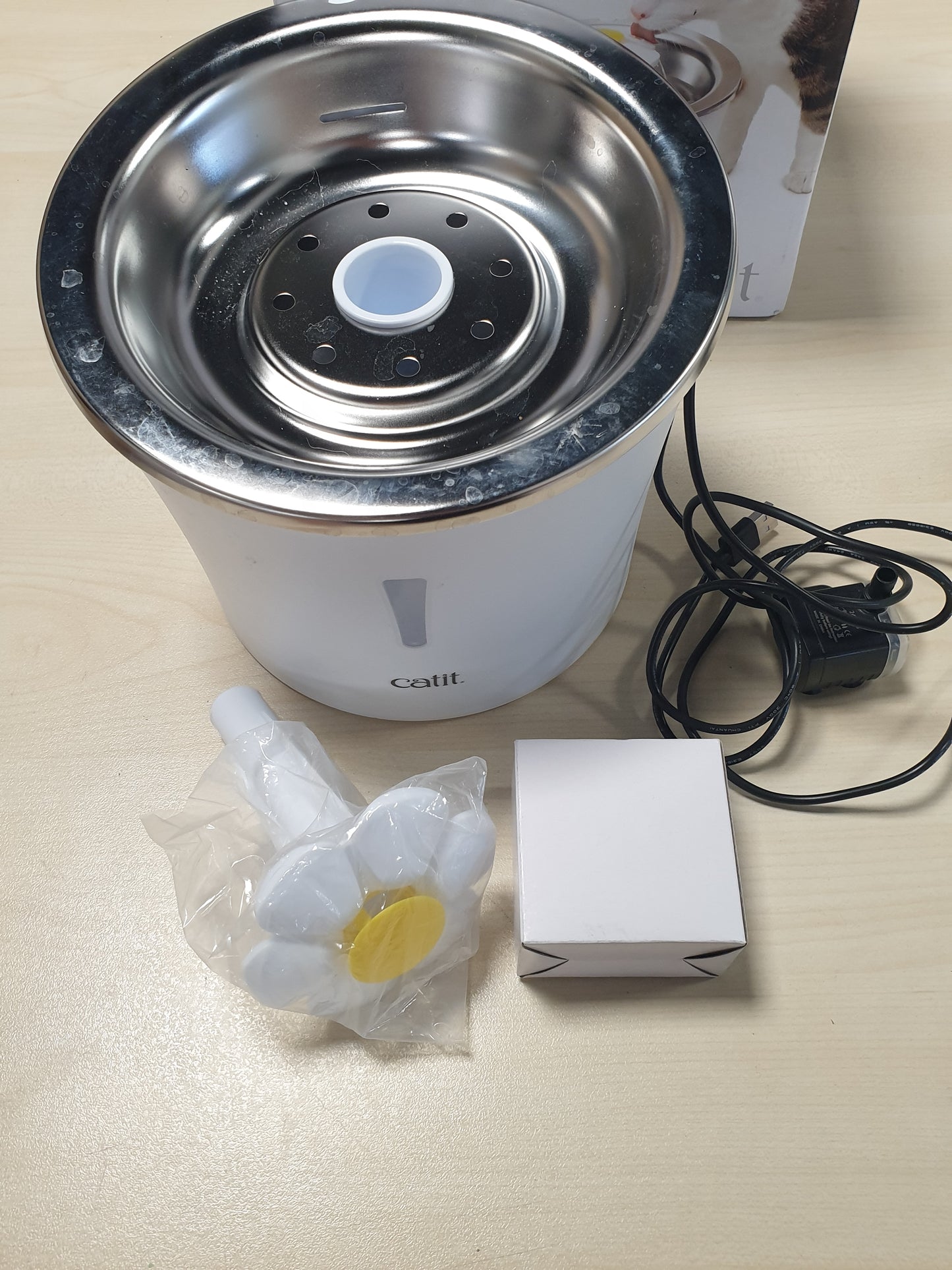 221894 - Shatërvan Lulesh Catit 43725, 3L, e Bardhë/Çelik Inox, për Macet