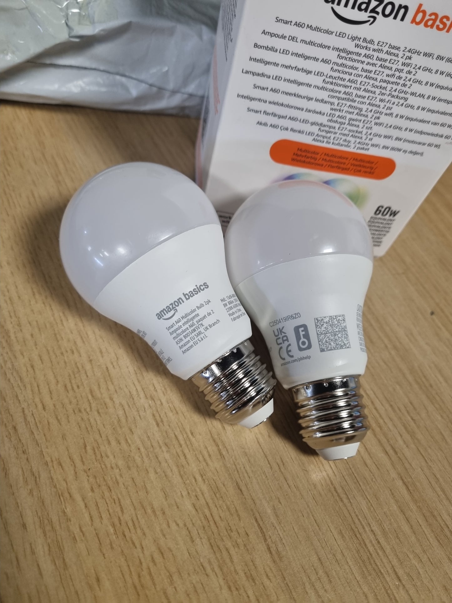 172349 - AMAZON BASICS Llambë LED Inteligjente, E27, 8W (Ekuivalente me 60W), e Detyrueshme me Alexa, Pako prej 2, Shumëngjyrëshe