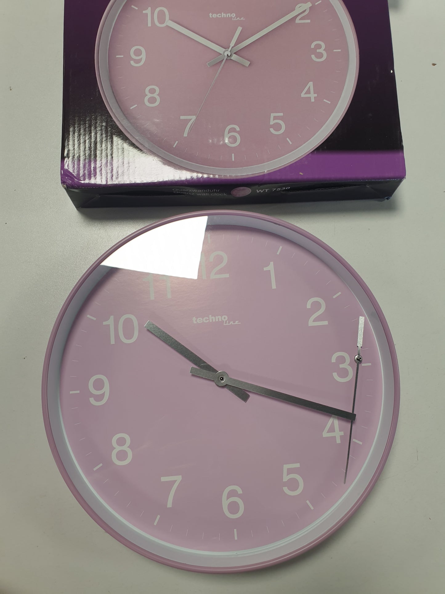 257640 - TECHNOLINE Orë muri analoge WT7530, 25 cm, tik-tak i heshtur, rozë/e bardhë