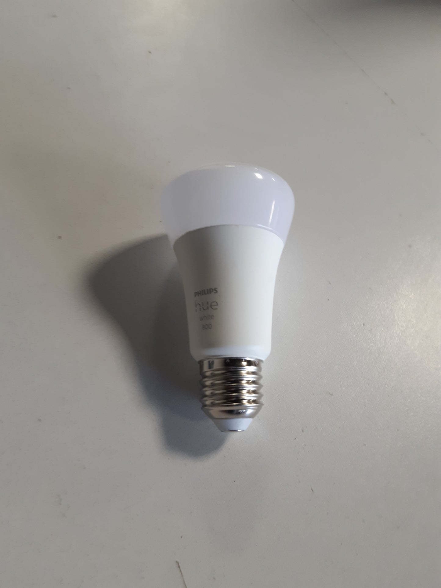 247481 - PHILIPS HUE Dritë LED e Bardhë E27, 806 lm, llambë e errësueshme, kontroll inteligjent me zë dhe aplikacion