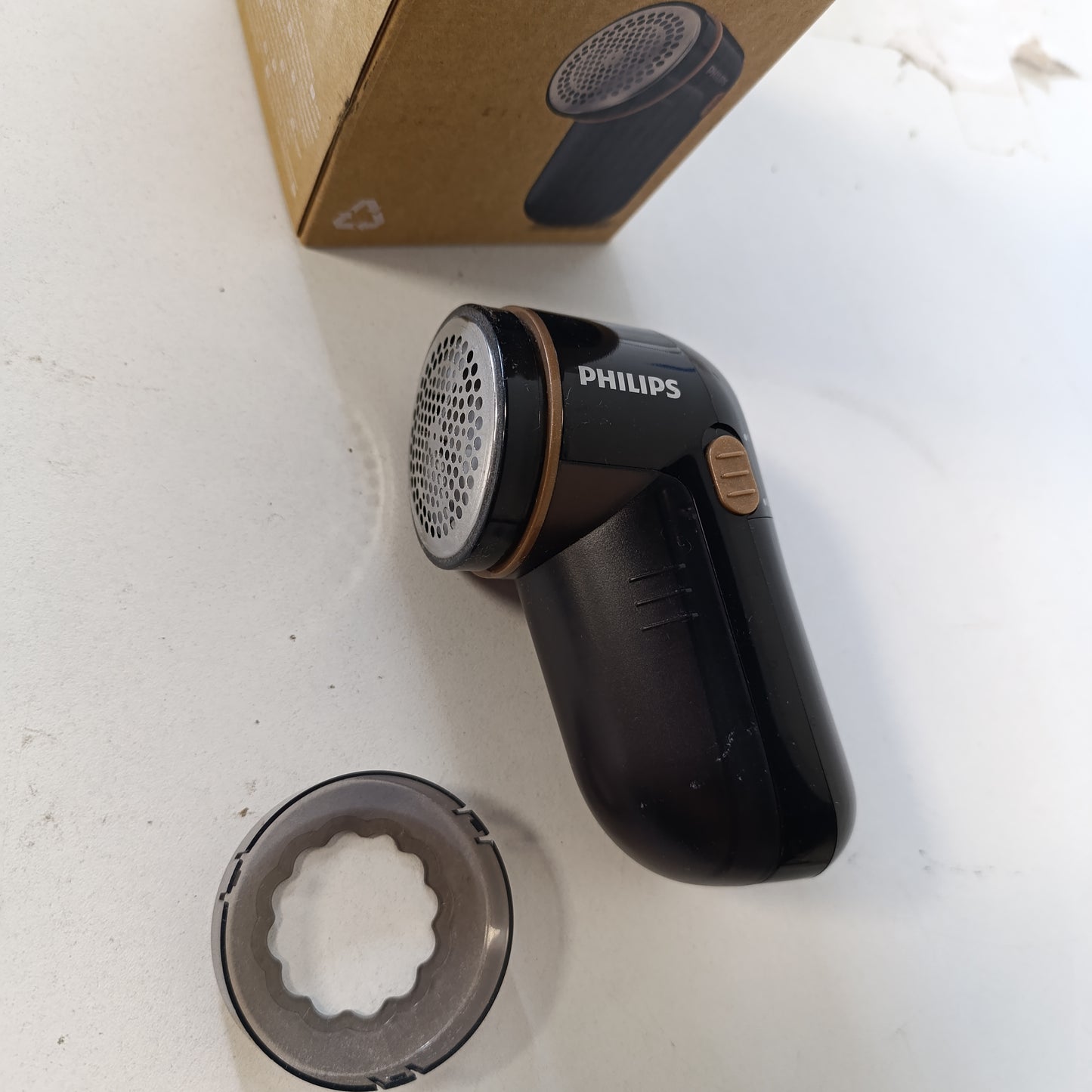223832 - PHILIPS Heqës pushi 8800 RPM, Teh i madh, 3 madhësi rrjete, i sigurt për të gjitha pëlhurat, Enë që pastrohet lehtë, Funksionon me 2 bateri AA, Dizajn kompakt (GC026/80)