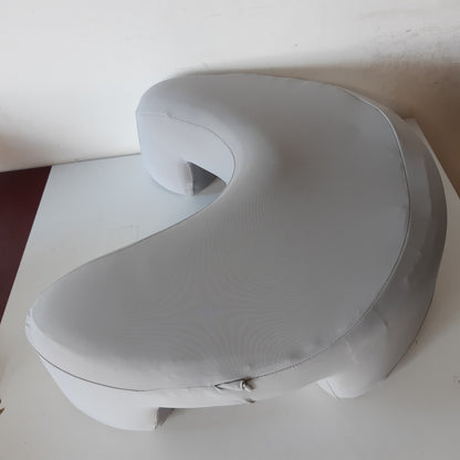 245493 - Jastëk ergonomik për ata që flenë në anë, ortopedik, shkumë memorie, gri