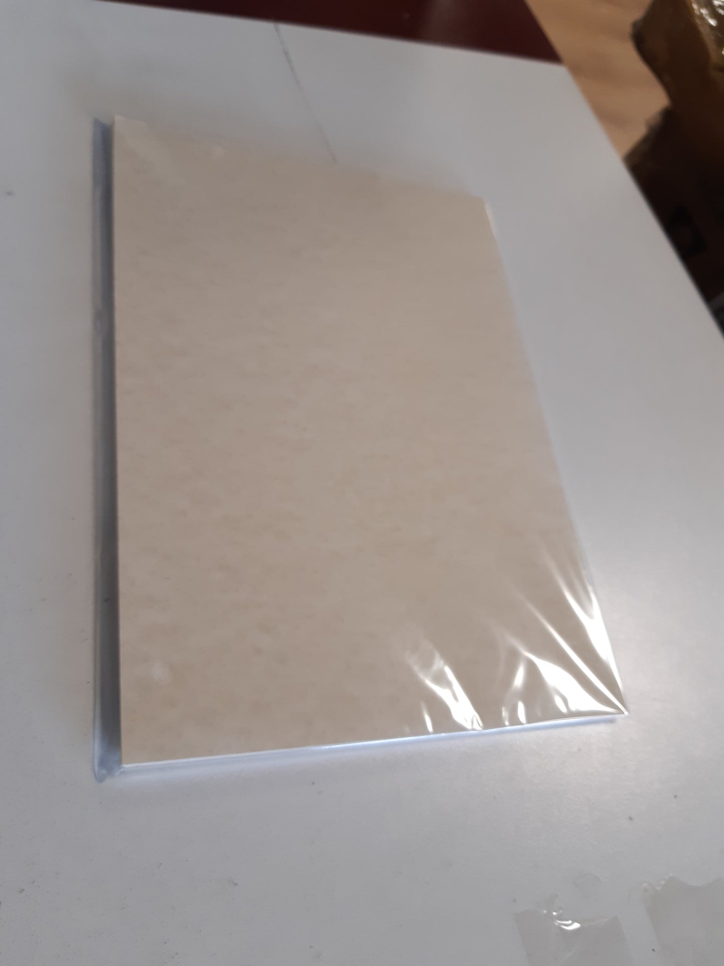 267379 - Karton Mermeri Netuno 20x, ngjyrë bezhë e çelët, DIN A4 297 x 210 mm, 180g, Letër motivi rëre Aster Laguna