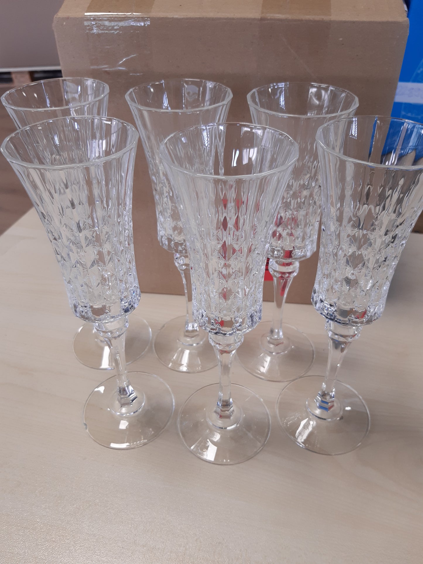226176 - CRISTAL D'ARQUES Paris - Koleksioni Lady Diamond - 6 flauta 15 cl - Shkëlqim, Transparencë dhe Rezistencë e Lartë - Prodhuar në Francë - Paketim i përforcuar.