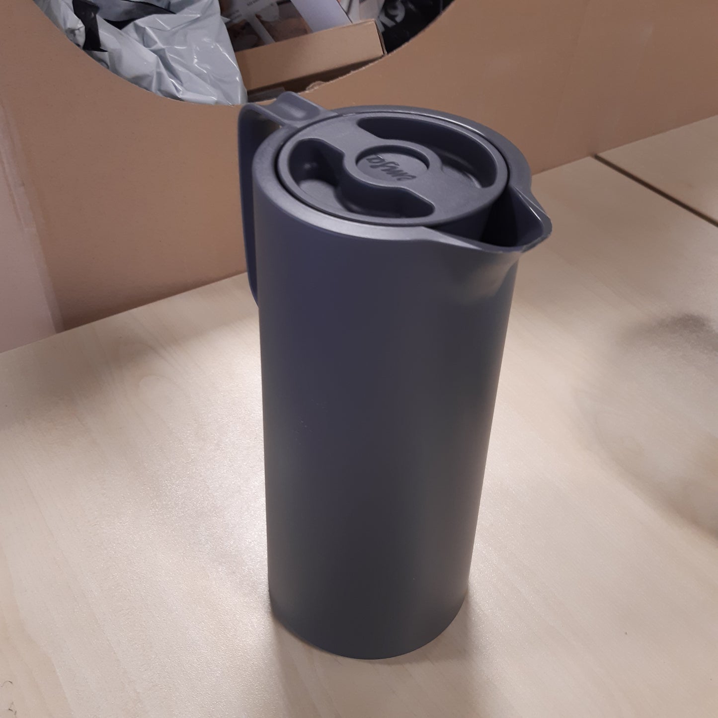 252920 - EMSA Motiva Termos Flask, 1L, Flask i Izoluar me Mbyllje të Shpejtë, Mban Pijet të Nxehta për 12 Orë, të Ftohta për 24 Orë, Mbulesë Qelqi, Prodhuar në Gjermani, Antracit, N41701