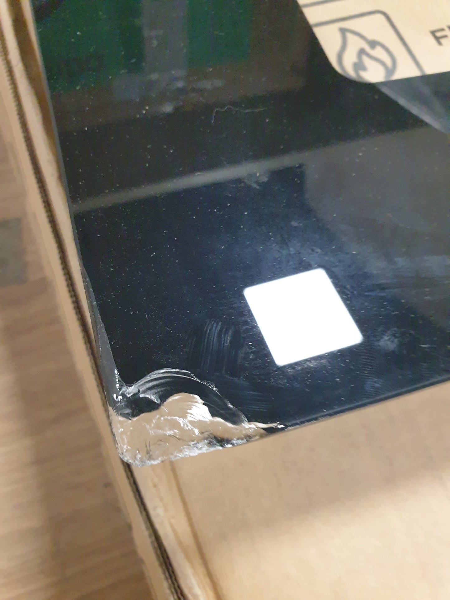 221048 - SILONN Oxhak elektrik 50"/127cm, Fuqi nxehtësie 900W - 1800W, montim në mur ose inkasim, aplikacion dhe telekomandë, 20 ngjyra flake, e zezë