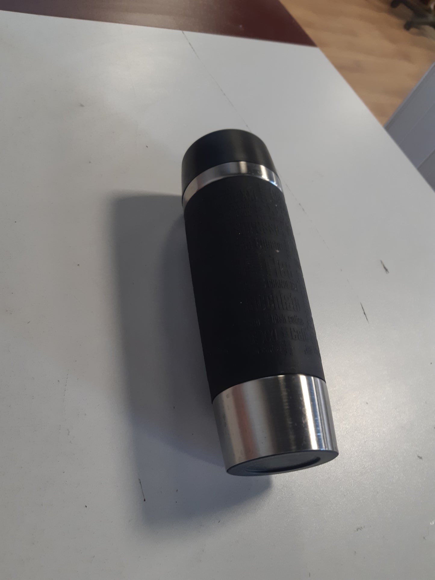 246416 - EMSA Filxhan udhëtimi Grande 500 ml, termos i izoluar, mban pijet të nxehta për 6 orë dhe të ftohta për 12 orë, i papërshkueshëm nga rrjedhjet, mbyllje me shtypje të shpejtë, hapje pirjeje 360 gradë, i zi, 515615