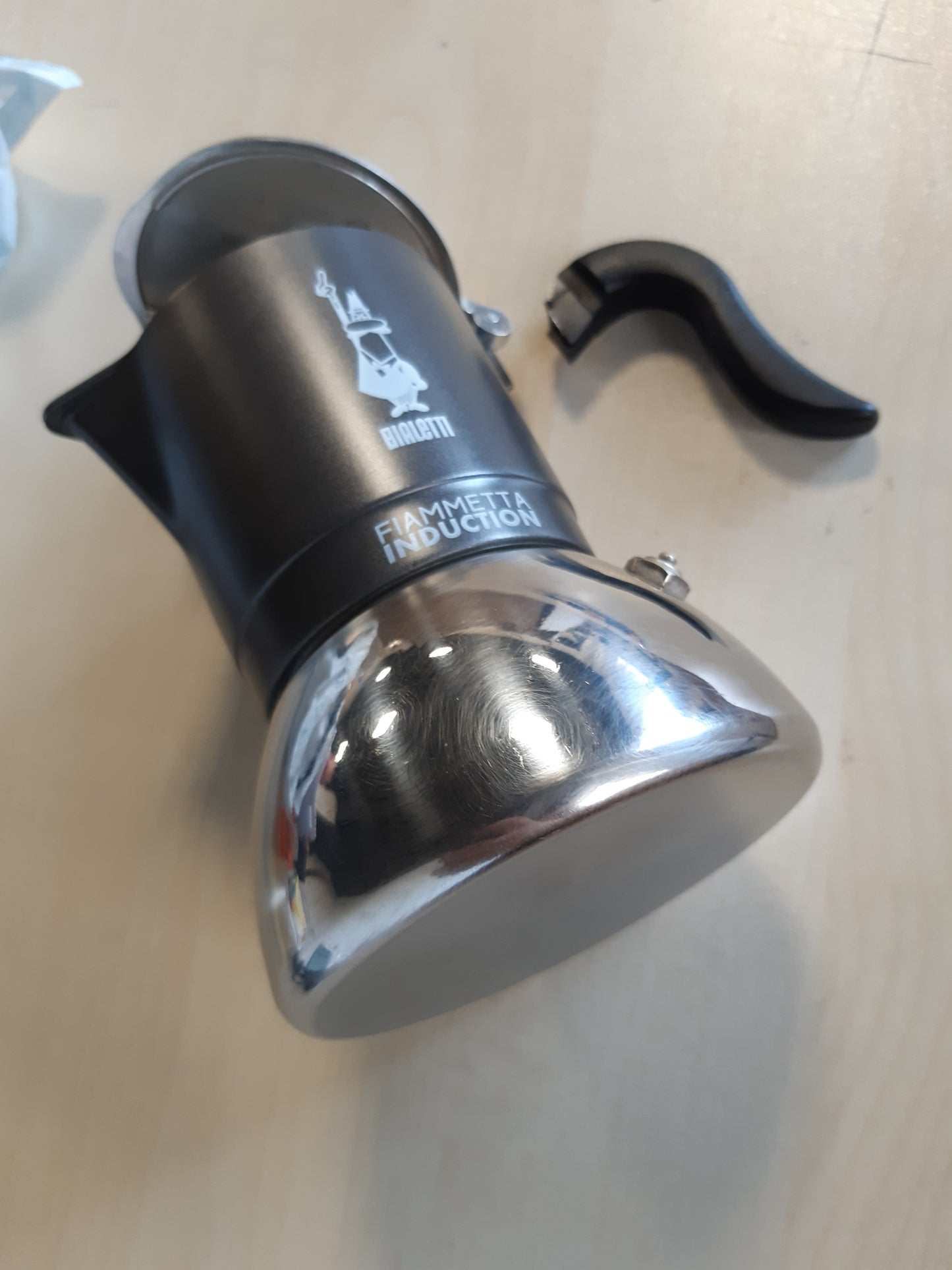 213435 - BIALETTI Makinë kafeje me induksion, 4 gota (150 ml), e përshtatshme për të gjitha llojet e sobave, dizajn elegant, gri