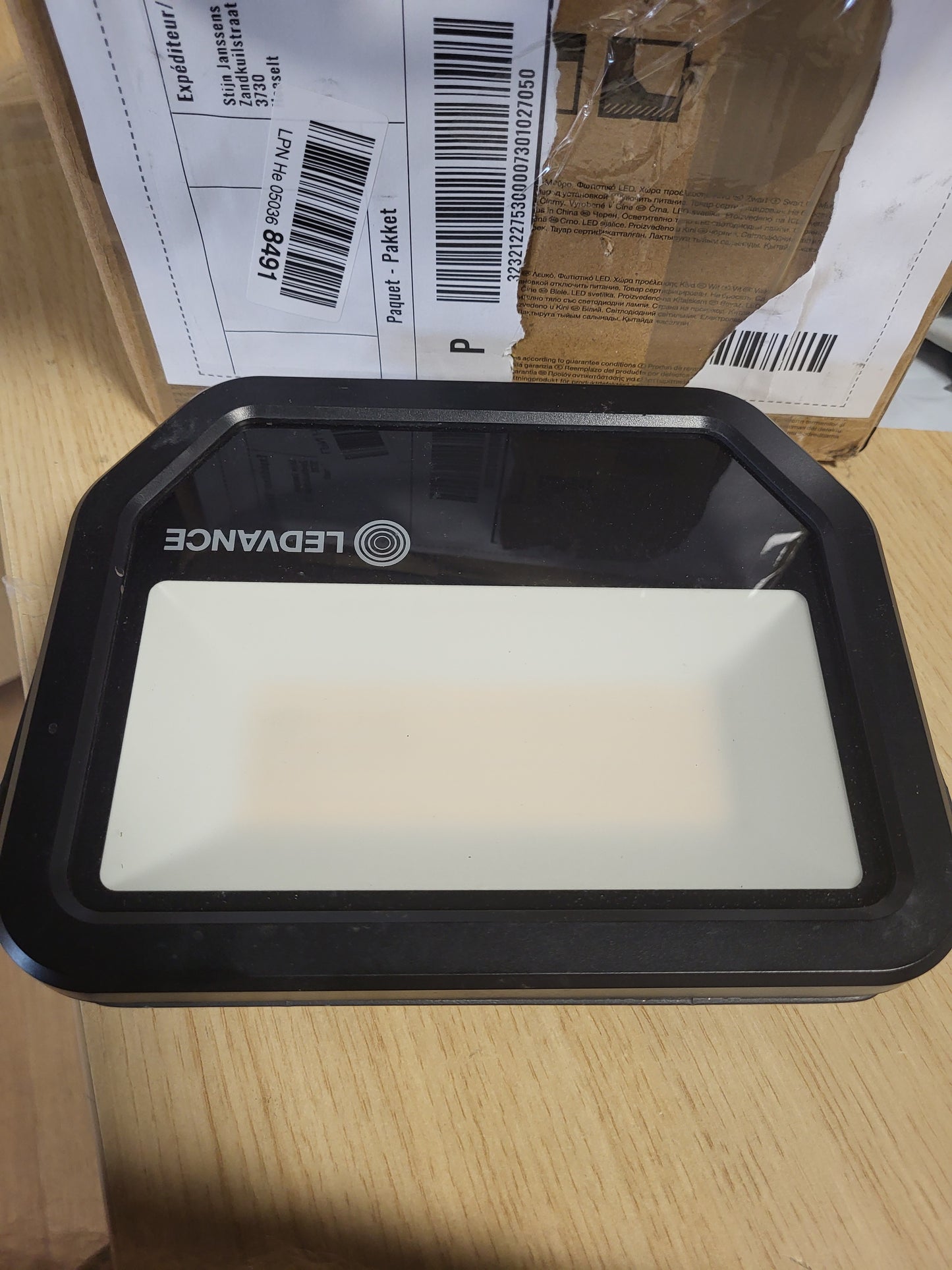 255543 - LEDVANCE Dritë LED GEN 3, e zezë, 50W, 5500lm, 100D - 830 E bardhë e ngrohtë | IP65 - Simetrike - Zëvendëson 100W